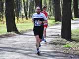 [WIDEO/DUŻO ZDJĘĆ] Pobiegli alejkami Parku Strzelnica na rozpoczęcie Biegowego Grand Prix