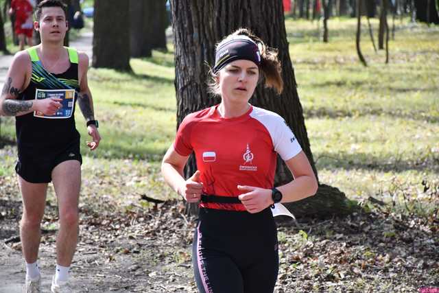 [WIDEO/DUŻO ZDJĘĆ] Pobiegli alejkami Parku Strzelnica na rozpoczęcie Biegowego Grand Prix