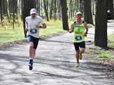 [WIDEO/DUŻO ZDJĘĆ] Pobiegli alejkami Parku Strzelnica na rozpoczęcie Biegowego Grand Prix