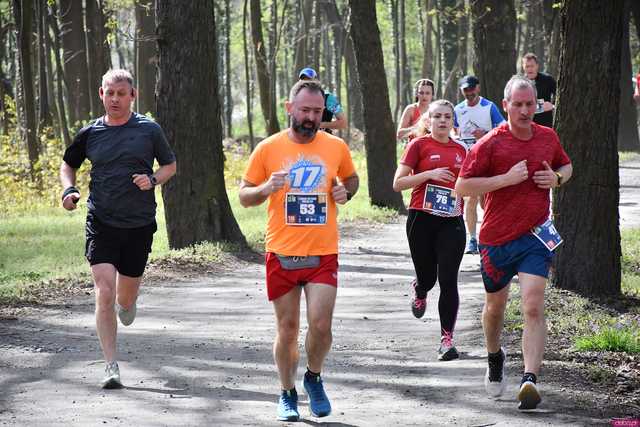 [WIDEO/DUŻO ZDJĘĆ] Pobiegli alejkami Parku Strzelnica na rozpoczęcie Biegowego Grand Prix