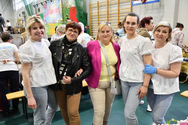 [WIDEO/FOTO] Magia świąt, bogato zastawione stoły oraz występy artystyczne na Jarmarku Wielkanocnym w Strzegomiu