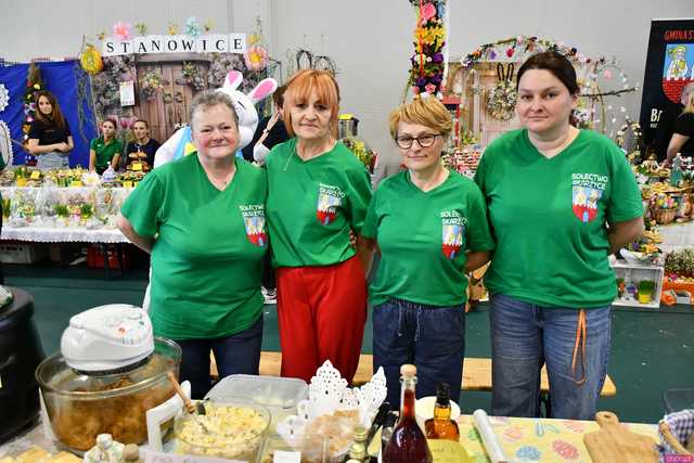 [WIDEO/FOTO] Magia świąt, bogato zastawione stoły oraz występy artystyczne na Jarmarku Wielkanocnym w Strzegomiu