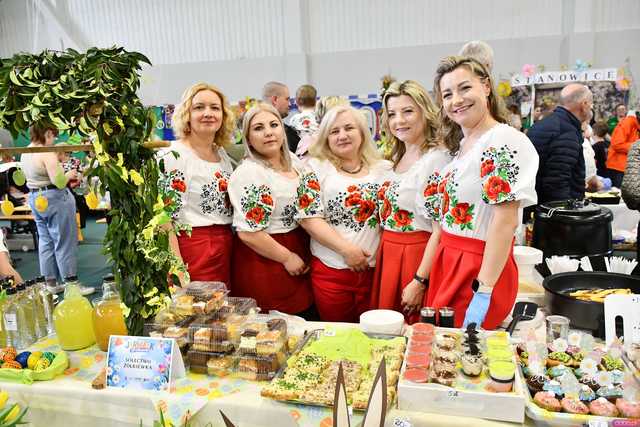 [WIDEO/FOTO] Magia świąt, bogato zastawione stoły oraz występy artystyczne na Jarmarku Wielkanocnym w Strzegomiu