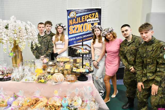 [WIDEO/FOTO] Magia świąt, bogato zastawione stoły oraz występy artystyczne na Jarmarku Wielkanocnym w Strzegomiu