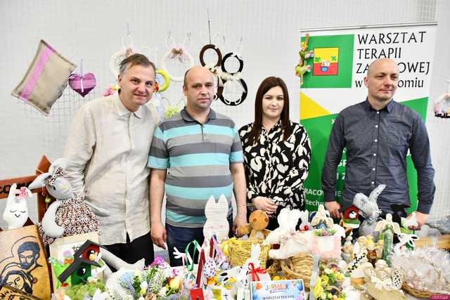 [WIDEO/FOTO] Magia świąt, bogato zastawione stoły oraz występy artystyczne na Jarmarku Wielkanocnym w Strzegomiu