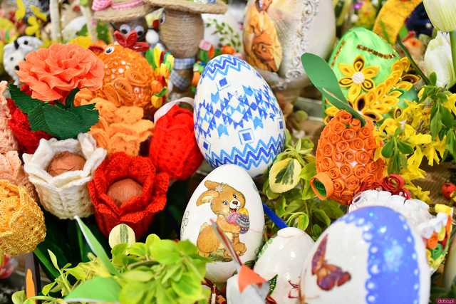[WIDEO/FOTO] Magia świąt, bogato zastawione stoły oraz występy artystyczne na Jarmarku Wielkanocnym w Strzegomiu