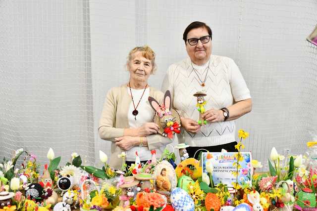 [WIDEO/FOTO] Magia świąt, bogato zastawione stoły oraz występy artystyczne na Jarmarku Wielkanocnym w Strzegomiu