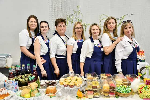[WIDEO/FOTO] Magia świąt, bogato zastawione stoły oraz występy artystyczne na Jarmarku Wielkanocnym w Strzegomiu