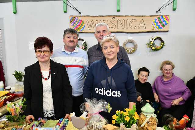[WIDEO/FOTO] Magia świąt, bogato zastawione stoły oraz występy artystyczne na Jarmarku Wielkanocnym w Strzegomiu