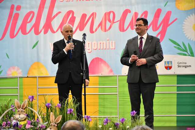 [WIDEO/FOTO] Magia świąt, bogato zastawione stoły oraz występy artystyczne na Jarmarku Wielkanocnym w Strzegomiu