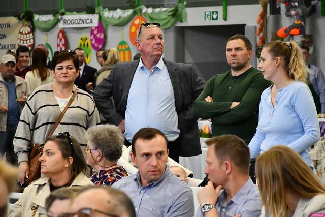 [WIDEO/FOTO] Magia świąt, bogato zastawione stoły oraz występy artystyczne na Jarmarku Wielkanocnym w Strzegomiu