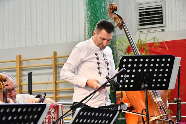 [WIDEO/FOTO] Magia świąt, bogato zastawione stoły oraz występy artystyczne na Jarmarku Wielkanocnym w Strzegomiu