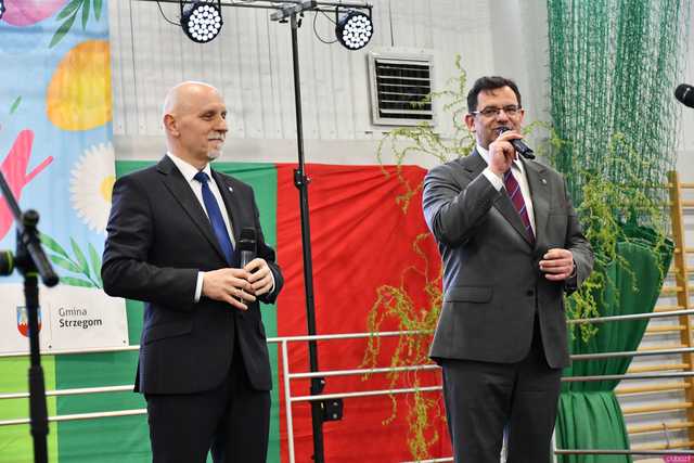 [WIDEO/FOTO] Magia świąt, bogato zastawione stoły oraz występy artystyczne na Jarmarku Wielkanocnym w Strzegomiu