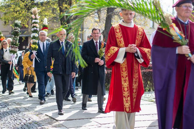 [WIDEO/FOTO] Magia świąt, bogato zastawione stoły oraz występy artystyczne na Jarmarku Wielkanocnym w Strzegomiu