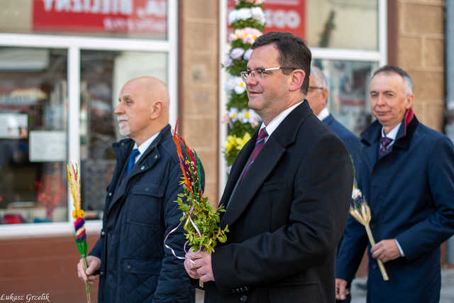 [WIDEO/FOTO] Magia świąt, bogato zastawione stoły oraz występy artystyczne na Jarmarku Wielkanocnym w Strzegomiu