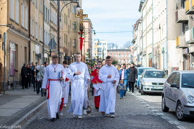 [WIDEO/FOTO] Magia świąt, bogato zastawione stoły oraz występy artystyczne na Jarmarku Wielkanocnym w Strzegomiu
