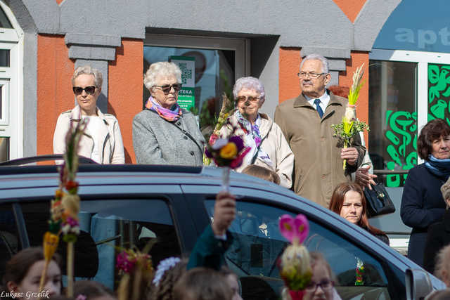 [WIDEO/FOTO] Magia świąt, bogato zastawione stoły oraz występy artystyczne na Jarmarku Wielkanocnym w Strzegomiu