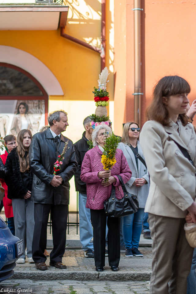 [WIDEO/FOTO] Magia świąt, bogato zastawione stoły oraz występy artystyczne na Jarmarku Wielkanocnym w Strzegomiu