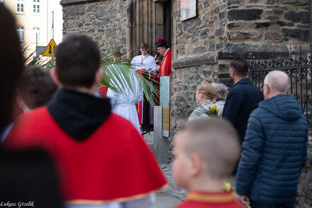 [WIDEO/FOTO] Magia świąt, bogato zastawione stoły oraz występy artystyczne na Jarmarku Wielkanocnym w Strzegomiu