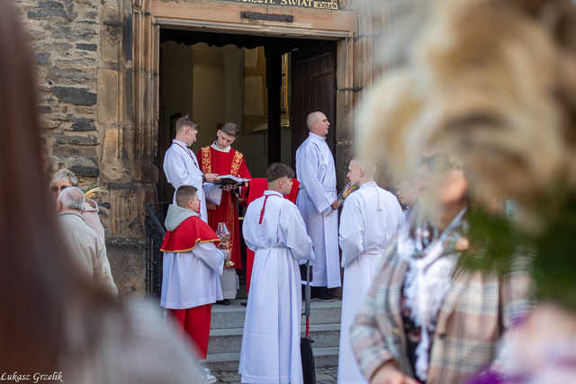 [WIDEO/FOTO] Magia świąt, bogato zastawione stoły oraz występy artystyczne na Jarmarku Wielkanocnym w Strzegomiu