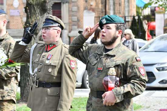 [WIDEO/FOTO] Świdniczanie upamiętnili 85. rocznicę zbrodni katyńskiej