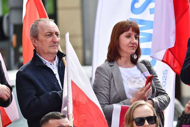 [WIDEO/FOTO] Rafał Trzaskowski z wizytą na świdnickim rynku. Kaczyński boi się wszystkiego, a aspiruje do rządzenia krajem