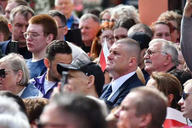[WIDEO/FOTO] Rafał Trzaskowski z wizytą na świdnickim rynku. Kaczyński boi się wszystkiego, a aspiruje do rządzenia krajem