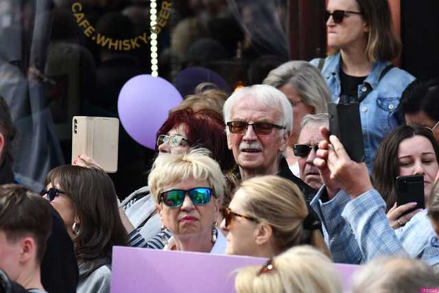 [WIDEO/FOTO] Rafał Trzaskowski z wizytą na świdnickim rynku. Kaczyński boi się wszystkiego, a aspiruje do rządzenia krajem
