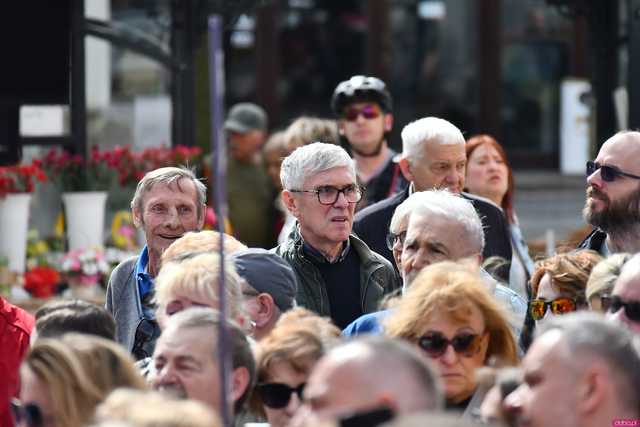 [WIDEO/FOTO] Rafał Trzaskowski z wizytą na świdnickim rynku. Kaczyński boi się wszystkiego, a aspiruje do rządzenia krajem