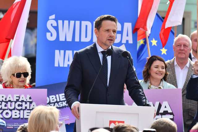 [WIDEO/FOTO] Rafał Trzaskowski z wizytą na świdnickim rynku. Kaczyński boi się wszystkiego, a aspiruje do rządzenia krajem