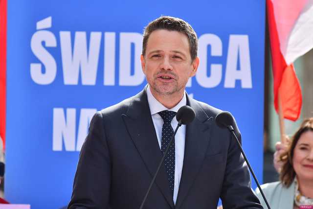[WIDEO/FOTO] Rafał Trzaskowski z wizytą na świdnickim rynku. Kaczyński boi się wszystkiego, a aspiruje do rządzenia krajem