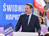 [WIDEO/FOTO] Rafał Trzaskowski z wizytą na świdnickim rynku. Kaczyński boi się wszystkiego, a aspiruje do rządzenia krajem