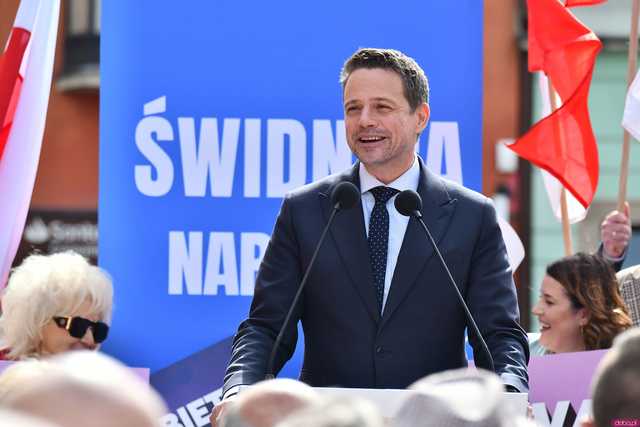 [WIDEO/FOTO] Rafał Trzaskowski z wizytą na świdnickim rynku. Kaczyński boi się wszystkiego, a aspiruje do rządzenia krajem