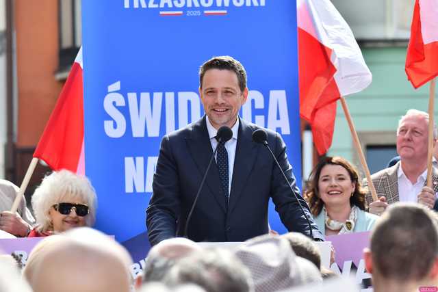[WIDEO/FOTO] Rafał Trzaskowski z wizytą na świdnickim rynku. Kaczyński boi się wszystkiego, a aspiruje do rządzenia krajem