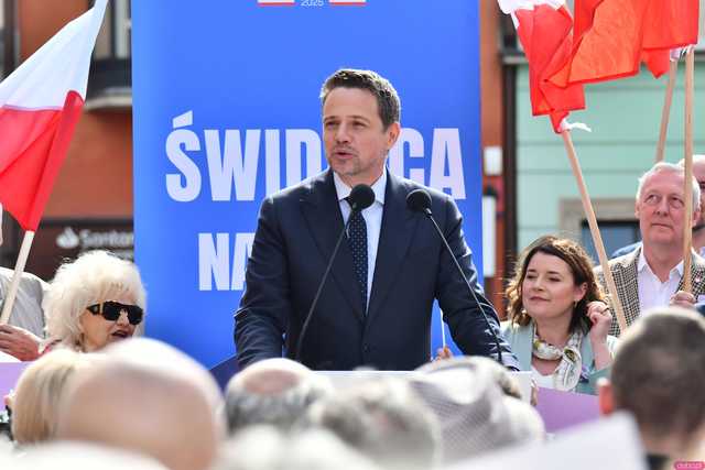 [WIDEO/FOTO] Rafał Trzaskowski z wizytą na świdnickim rynku. Kaczyński boi się wszystkiego, a aspiruje do rządzenia krajem