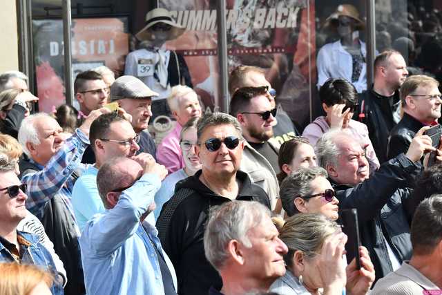 [WIDEO/FOTO] Rafał Trzaskowski z wizytą na świdnickim rynku. Kaczyński boi się wszystkiego, a aspiruje do rządzenia krajem