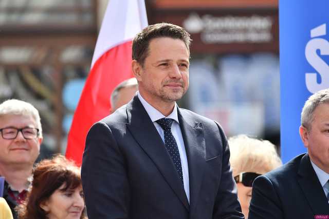 [WIDEO/FOTO] Rafał Trzaskowski z wizytą na świdnickim rynku. Kaczyński boi się wszystkiego, a aspiruje do rządzenia krajem