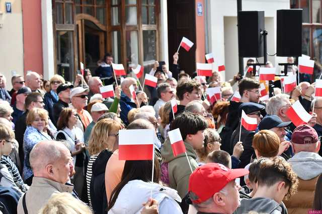 [WIDEO/FOTO] Rafał Trzaskowski z wizytą na świdnickim rynku. Kaczyński boi się wszystkiego, a aspiruje do rządzenia krajem