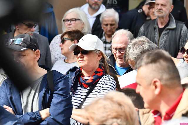 [WIDEO/FOTO] Rafał Trzaskowski z wizytą na świdnickim rynku. Kaczyński boi się wszystkiego, a aspiruje do rządzenia krajem