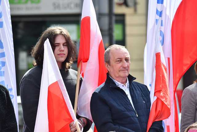 [WIDEO/FOTO] Rafał Trzaskowski z wizytą na świdnickim rynku. Kaczyński boi się wszystkiego, a aspiruje do rządzenia krajem