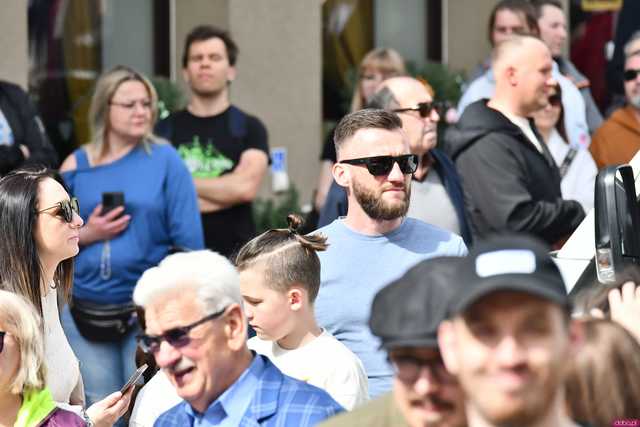 [WIDEO/FOTO] Rafał Trzaskowski z wizytą na świdnickim rynku. Kaczyński boi się wszystkiego, a aspiruje do rządzenia krajem