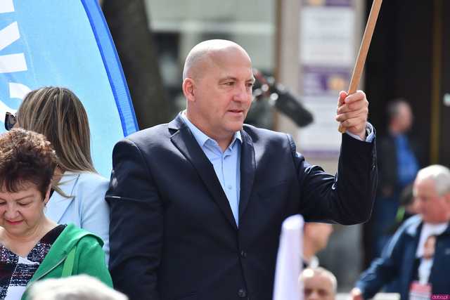 [WIDEO/FOTO] Rafał Trzaskowski z wizytą na świdnickim rynku. Kaczyński boi się wszystkiego, a aspiruje do rządzenia krajem