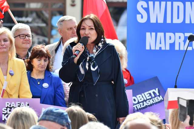[WIDEO/FOTO] Rafał Trzaskowski z wizytą na świdnickim rynku. Kaczyński boi się wszystkiego, a aspiruje do rządzenia krajem