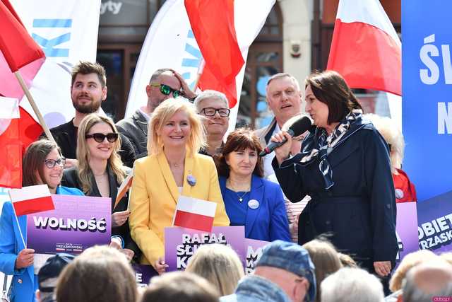 [WIDEO/FOTO] Rafał Trzaskowski z wizytą na świdnickim rynku. Kaczyński boi się wszystkiego, a aspiruje do rządzenia krajem