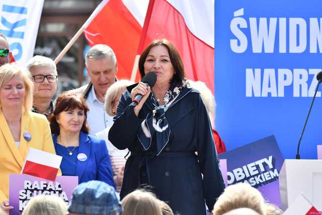 [WIDEO/FOTO] Rafał Trzaskowski z wizytą na świdnickim rynku. Kaczyński boi się wszystkiego, a aspiruje do rządzenia krajem