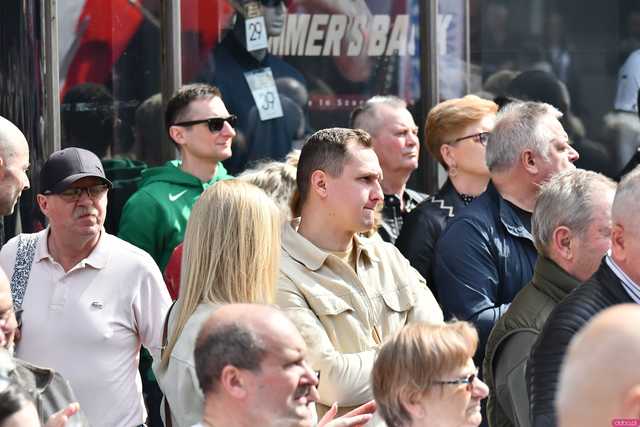 [WIDEO/FOTO] Rafał Trzaskowski z wizytą na świdnickim rynku. Kaczyński boi się wszystkiego, a aspiruje do rządzenia krajem