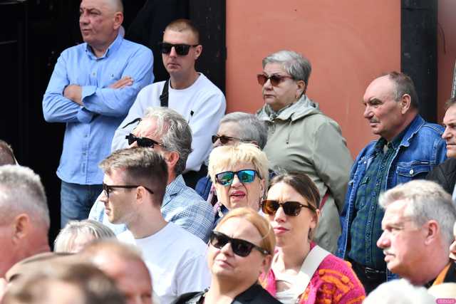 [WIDEO/FOTO] Rafał Trzaskowski z wizytą na świdnickim rynku. Kaczyński boi się wszystkiego, a aspiruje do rządzenia krajem