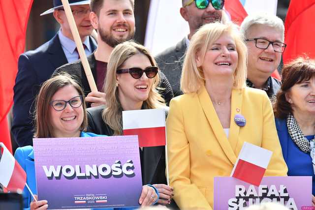 [WIDEO/FOTO] Rafał Trzaskowski z wizytą na świdnickim rynku. Kaczyński boi się wszystkiego, a aspiruje do rządzenia krajem