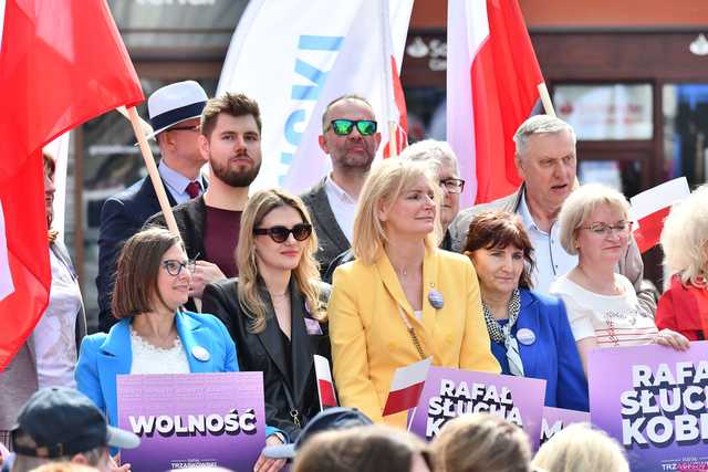 [WIDEO/FOTO] Rafał Trzaskowski z wizytą na świdnickim rynku. Kaczyński boi się wszystkiego, a aspiruje do rządzenia krajem