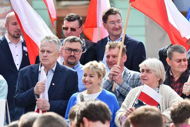 [WIDEO/FOTO] Rafał Trzaskowski z wizytą na świdnickim rynku. Kaczyński boi się wszystkiego, a aspiruje do rządzenia krajem